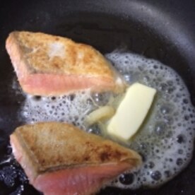 鮭のにんにくバターしょうゆ焼き レシピ 作り方 By Kuroisann 楽天レシピ